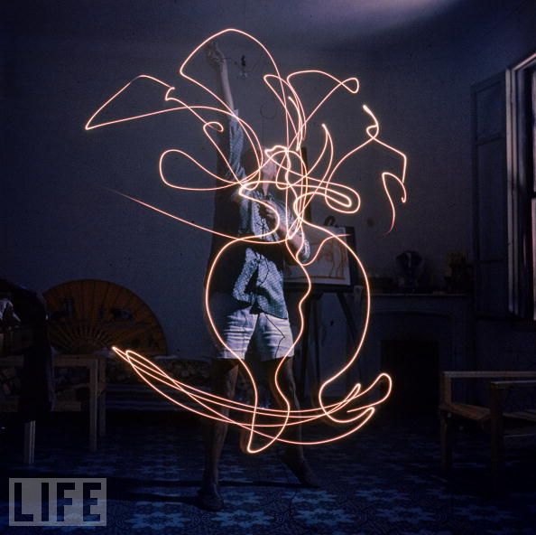 Pablo Picasso schildert met licht