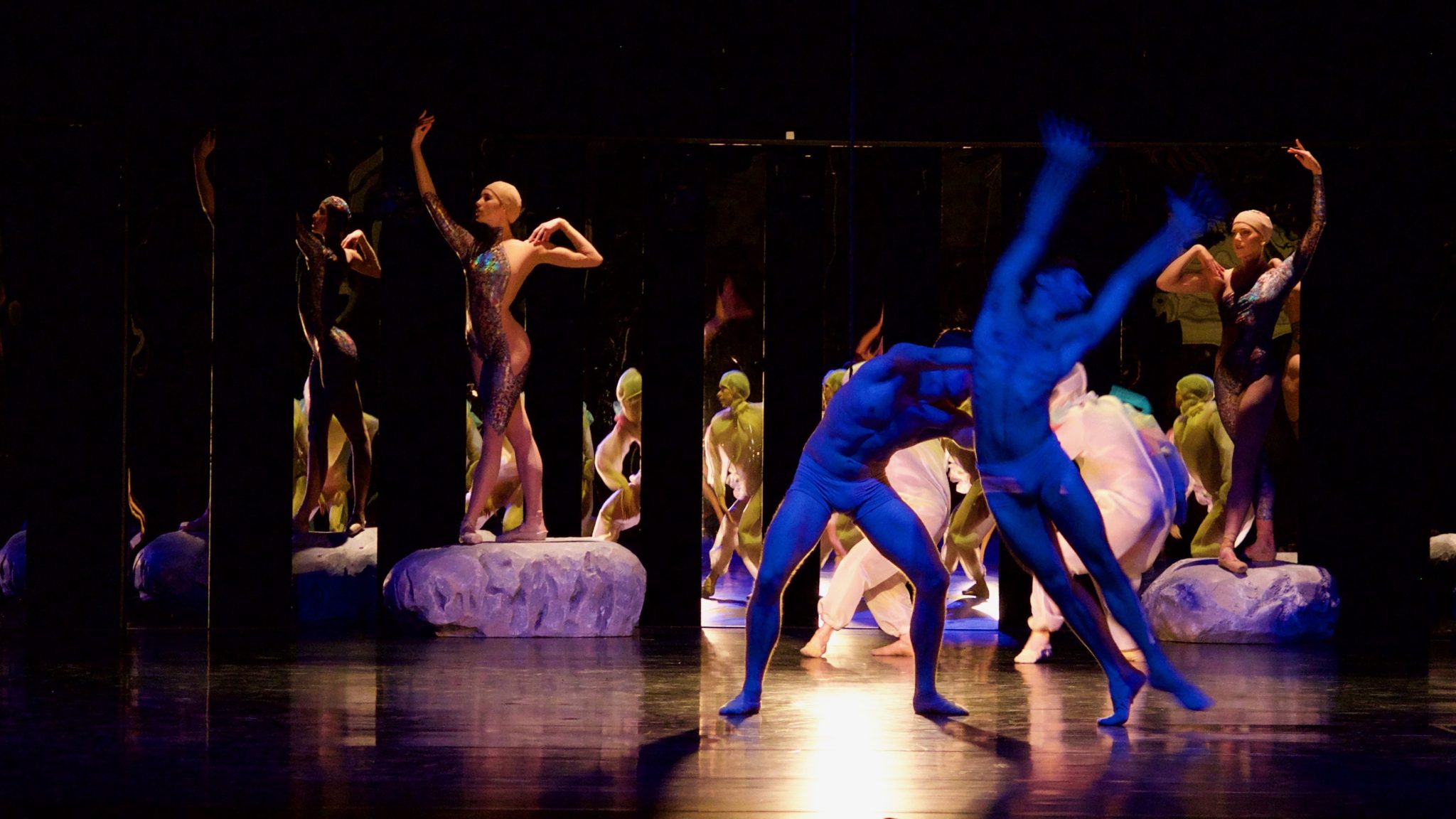 New World - choreography: Robert Binet, set design: Shizuka Hariu, costume: Harriet Jung, Reid Barthelme, light: Floriaan Ganzevoort
