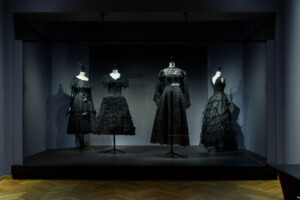 Benno Barends Isabel Nielen Lichtontwerp Balenciaga meesterlijk zwart Museum
